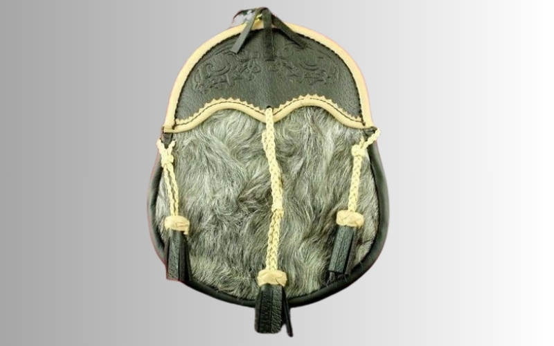 semi fur sporran.jpg