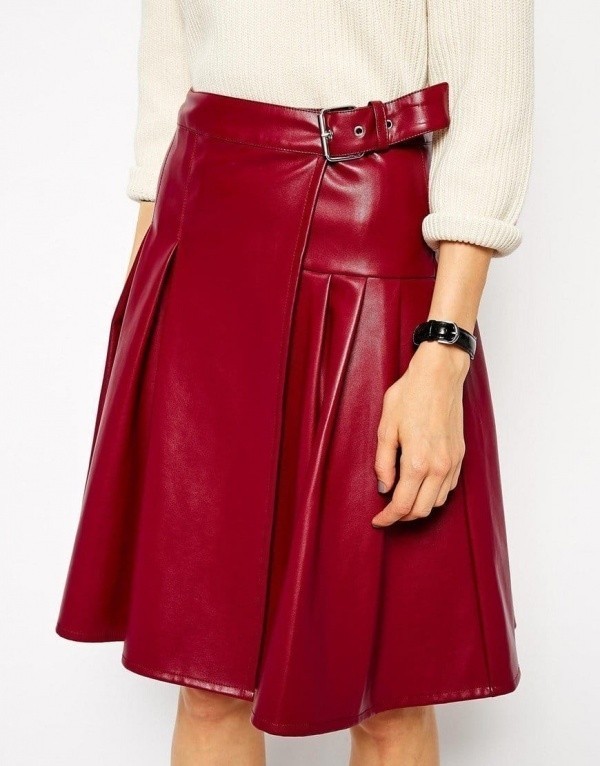 kilt_skirt_with_wrap_in_leather_side_zoom.jpg