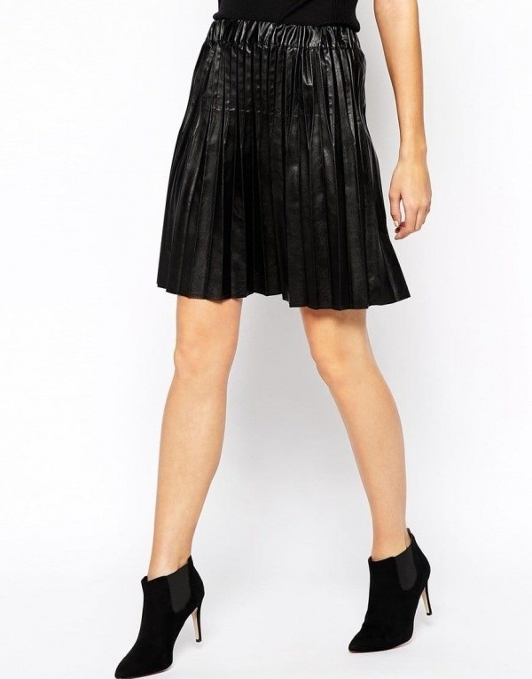 sisley_skirt_in_pleated_leather_look_side.jpg