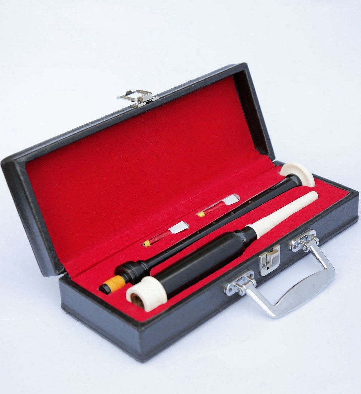 black_practice_chanter_with_gift_box_resize.jpg